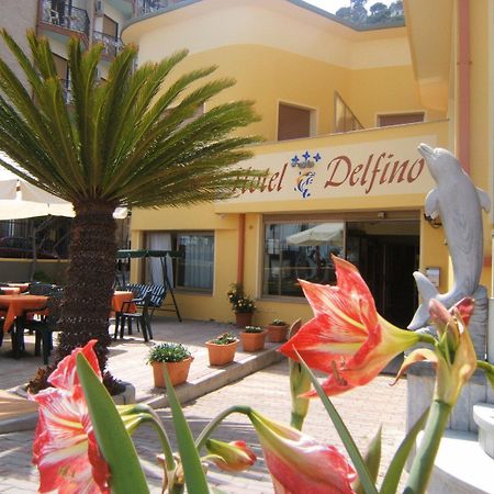 Hotel Delfino Laigueglia Bagian luar foto