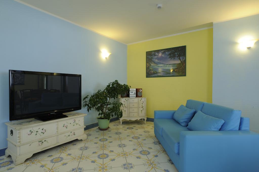 Hotel Delfino Laigueglia Bagian luar foto