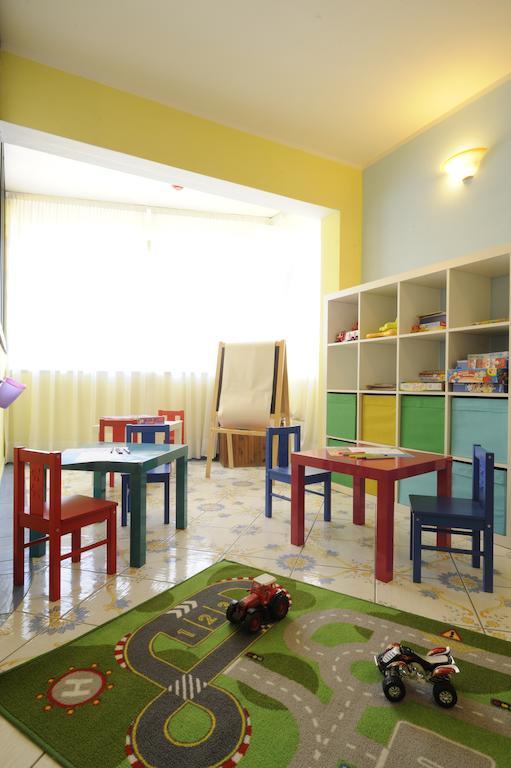 Hotel Delfino Laigueglia Bagian luar foto