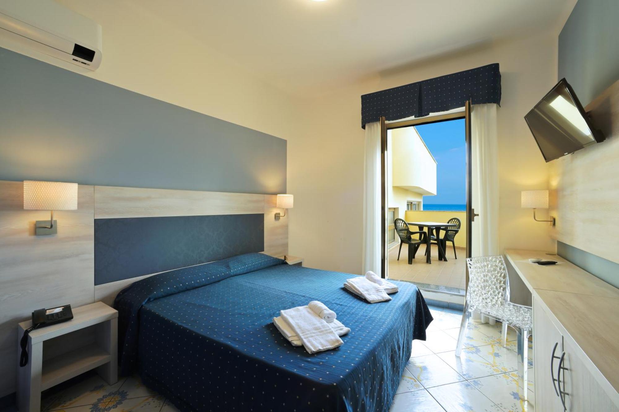 Hotel Delfino Laigueglia Bagian luar foto