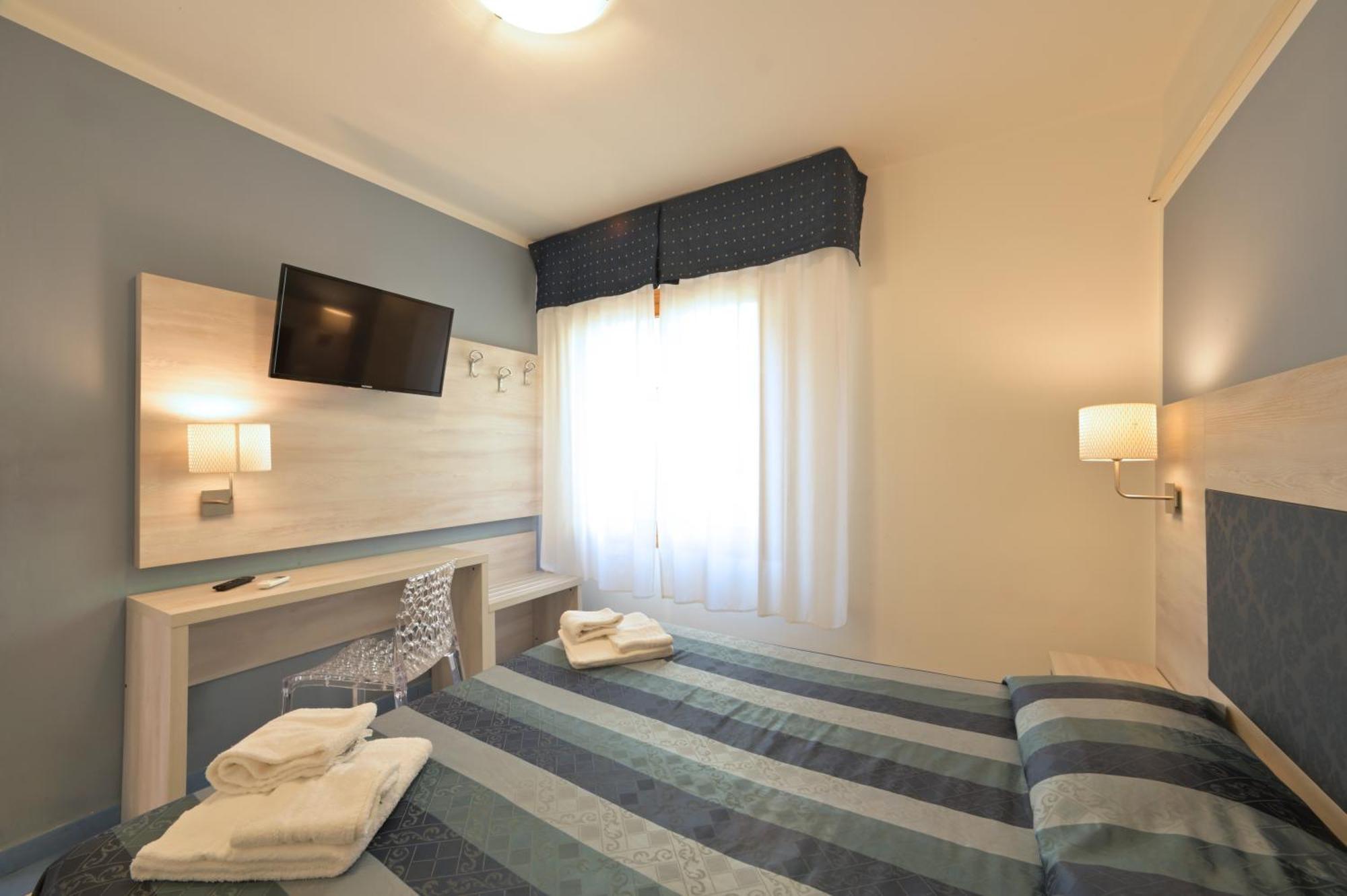 Hotel Delfino Laigueglia Bagian luar foto