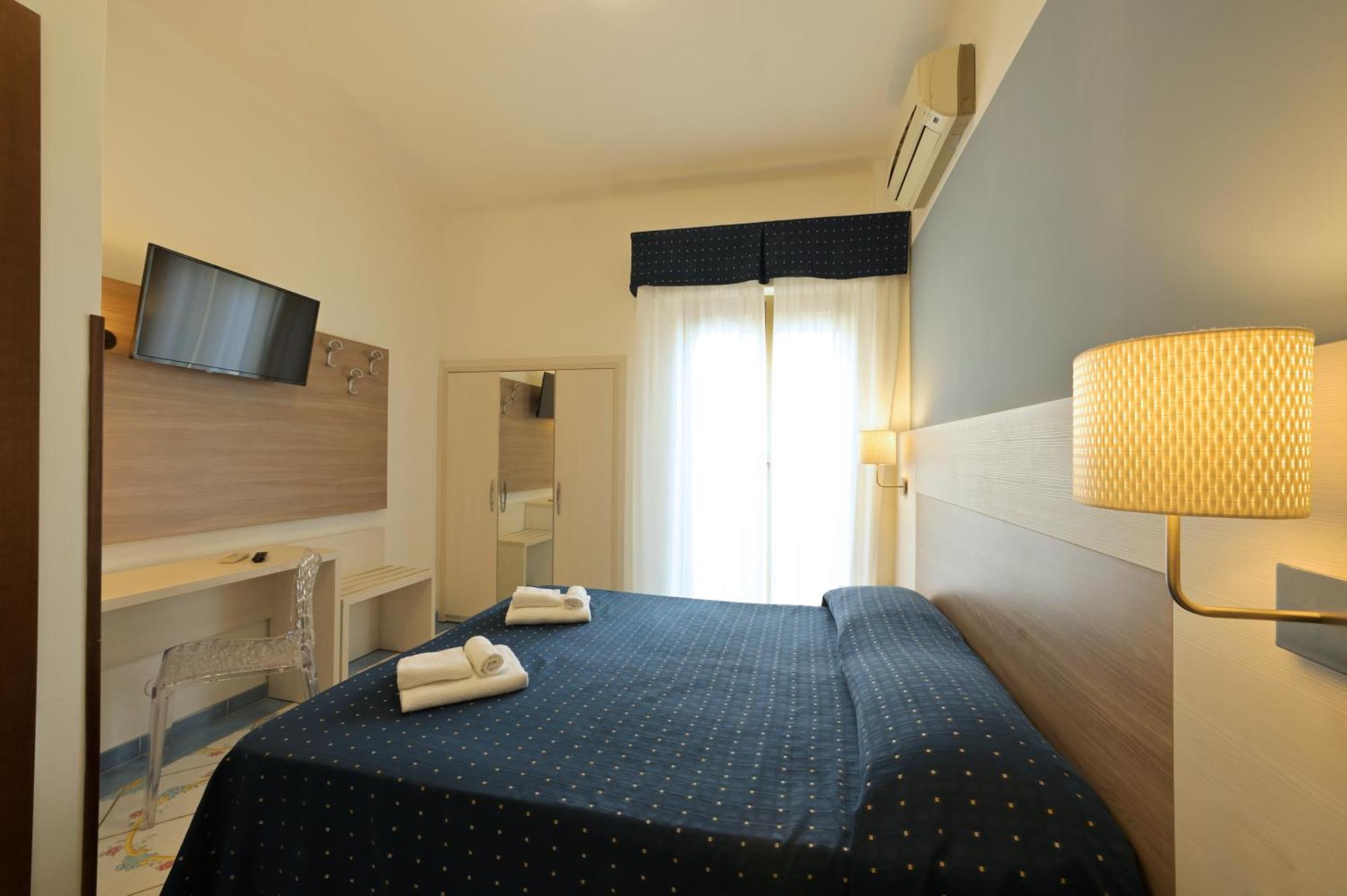 Hotel Delfino Laigueglia Bagian luar foto