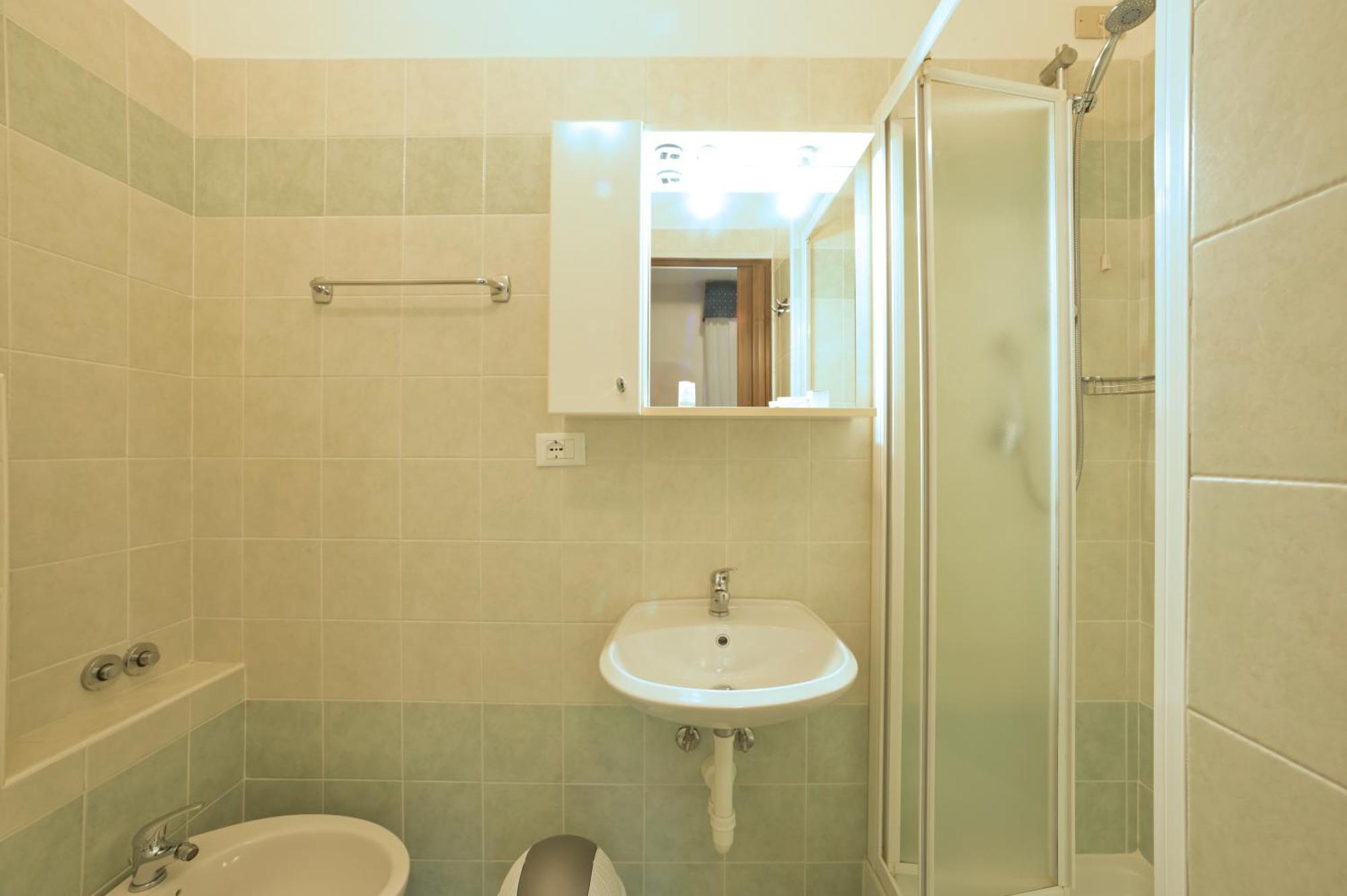 Hotel Delfino Laigueglia Bagian luar foto