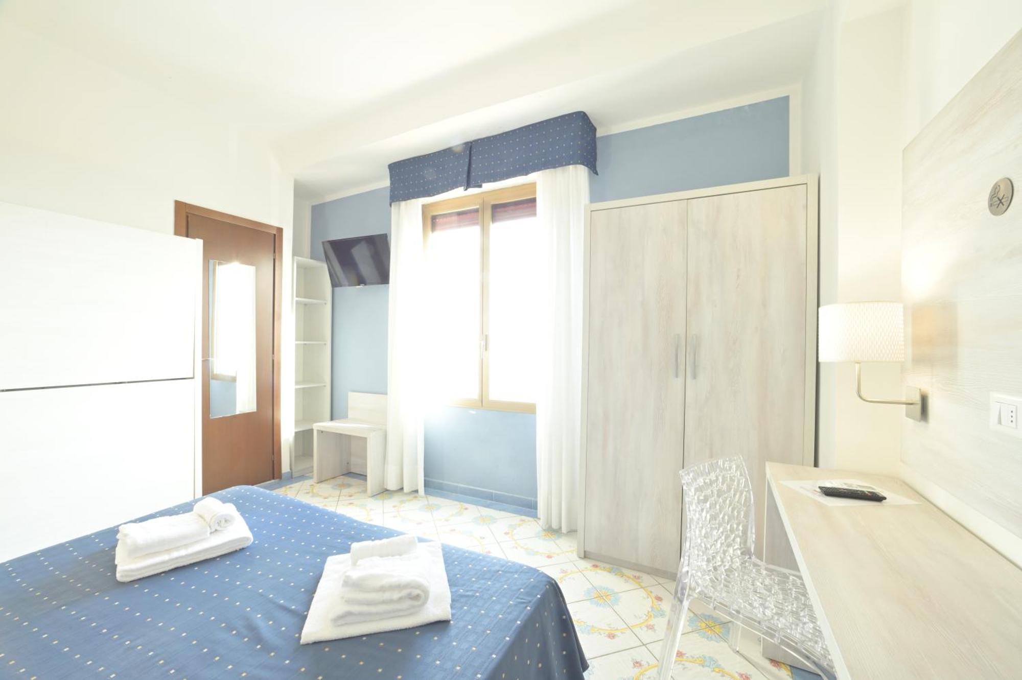 Hotel Delfino Laigueglia Bagian luar foto