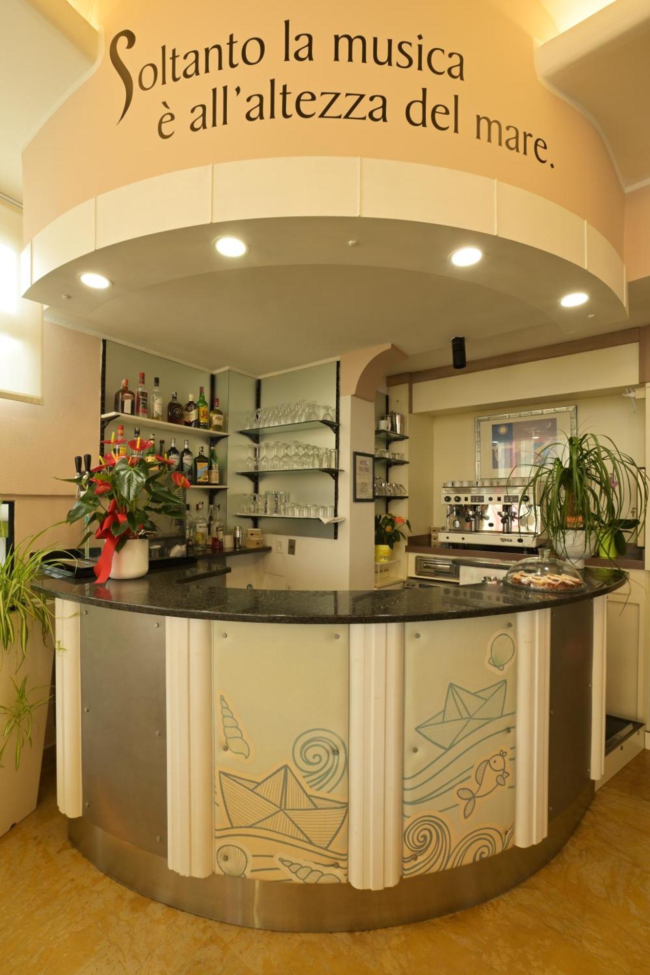 Hotel Delfino Laigueglia Bagian luar foto