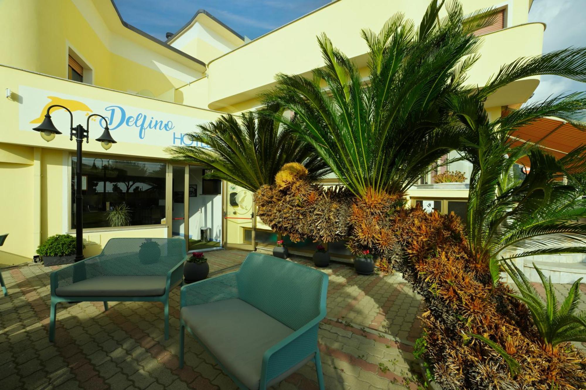 Hotel Delfino Laigueglia Bagian luar foto