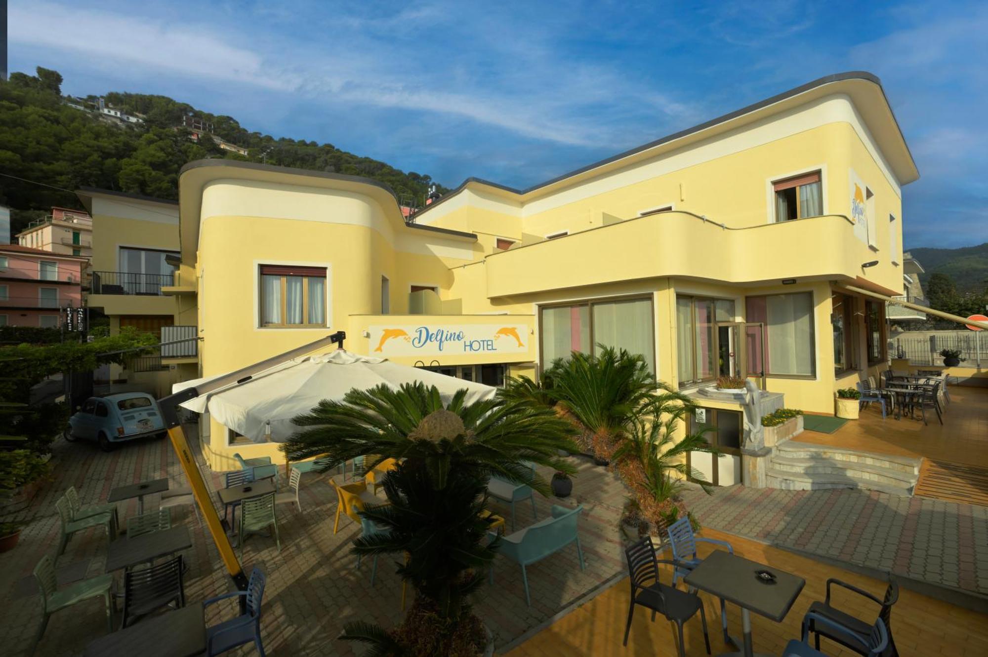 Hotel Delfino Laigueglia Bagian luar foto