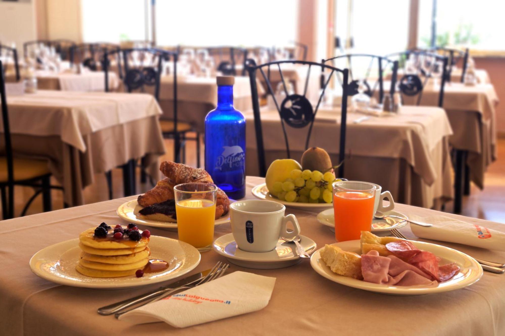 Hotel Delfino Laigueglia Bagian luar foto