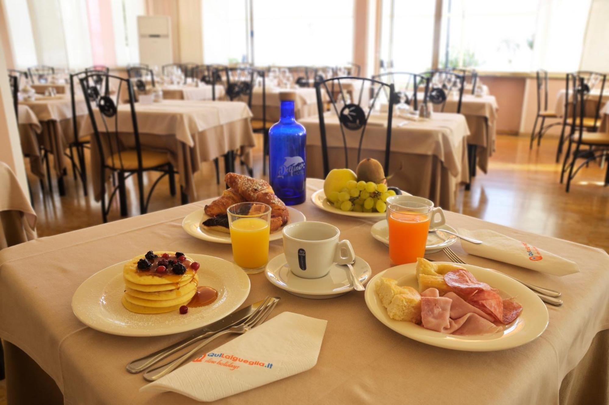 Hotel Delfino Laigueglia Bagian luar foto