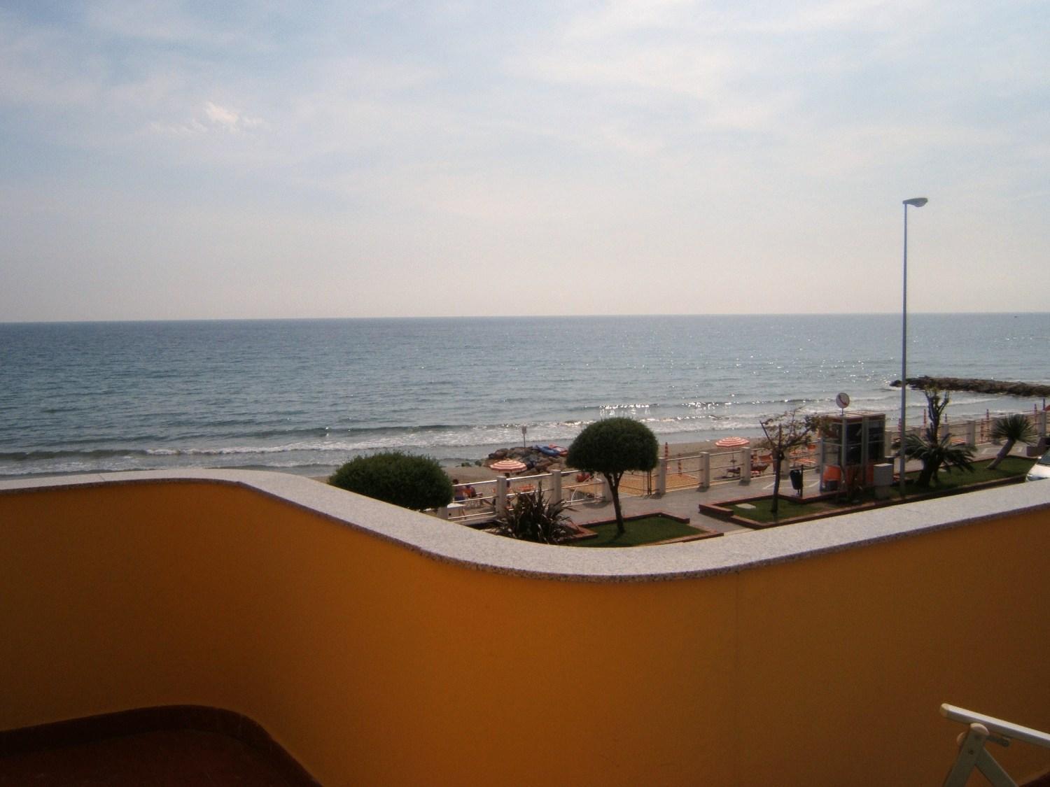 Hotel Delfino Laigueglia Bagian luar foto