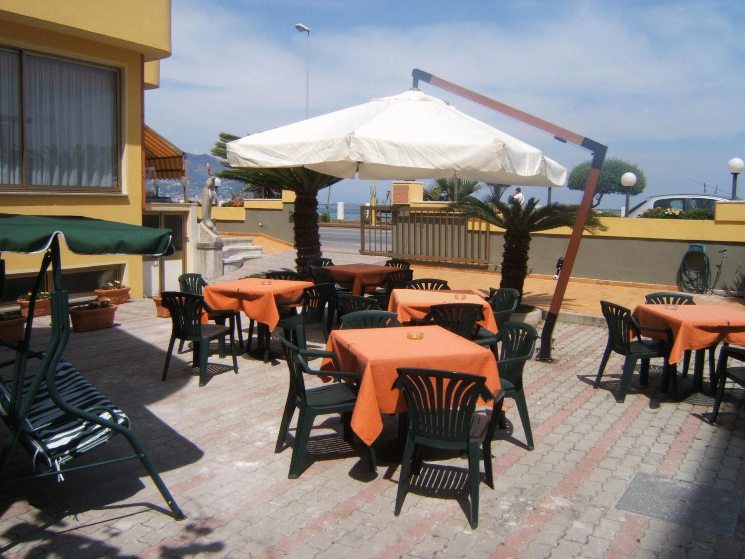 Hotel Delfino Laigueglia Bagian luar foto