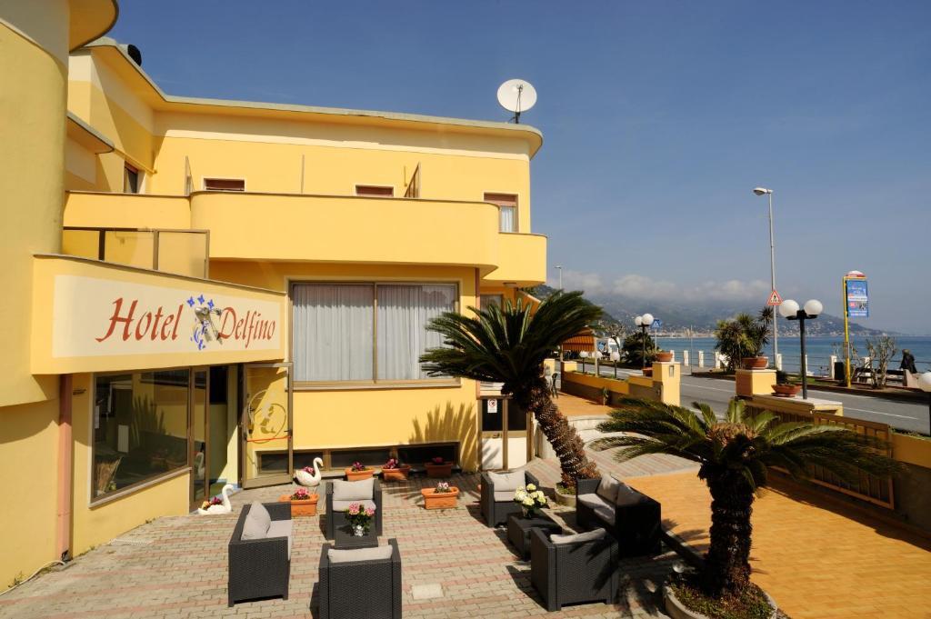 Hotel Delfino Laigueglia Bagian luar foto