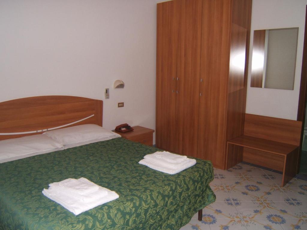 Hotel Delfino Laigueglia Bagian luar foto